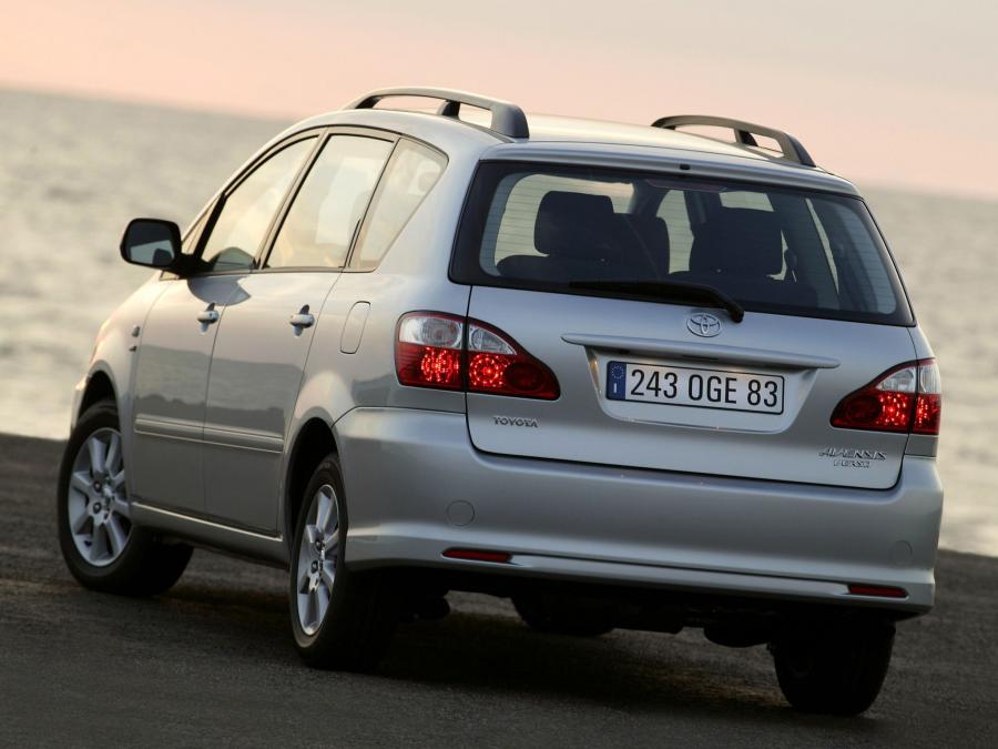  Toyota Avensis Verso 2003 года  (фото 11 из 25)